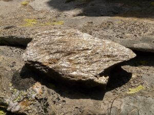 Lee más sobre el artículo Descubren yacimientos de mica en la Sierra de Valle Fértil