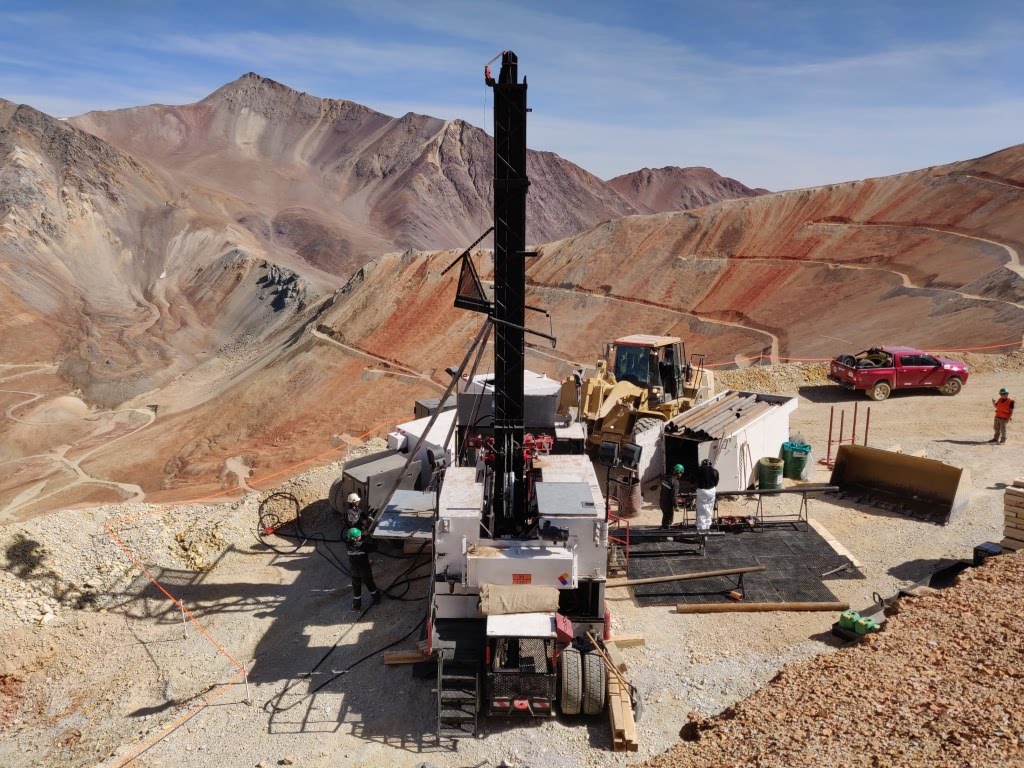Lee más sobre el artículo Cómo se importa maquinaria pesada para proyectos mineros en Argentina